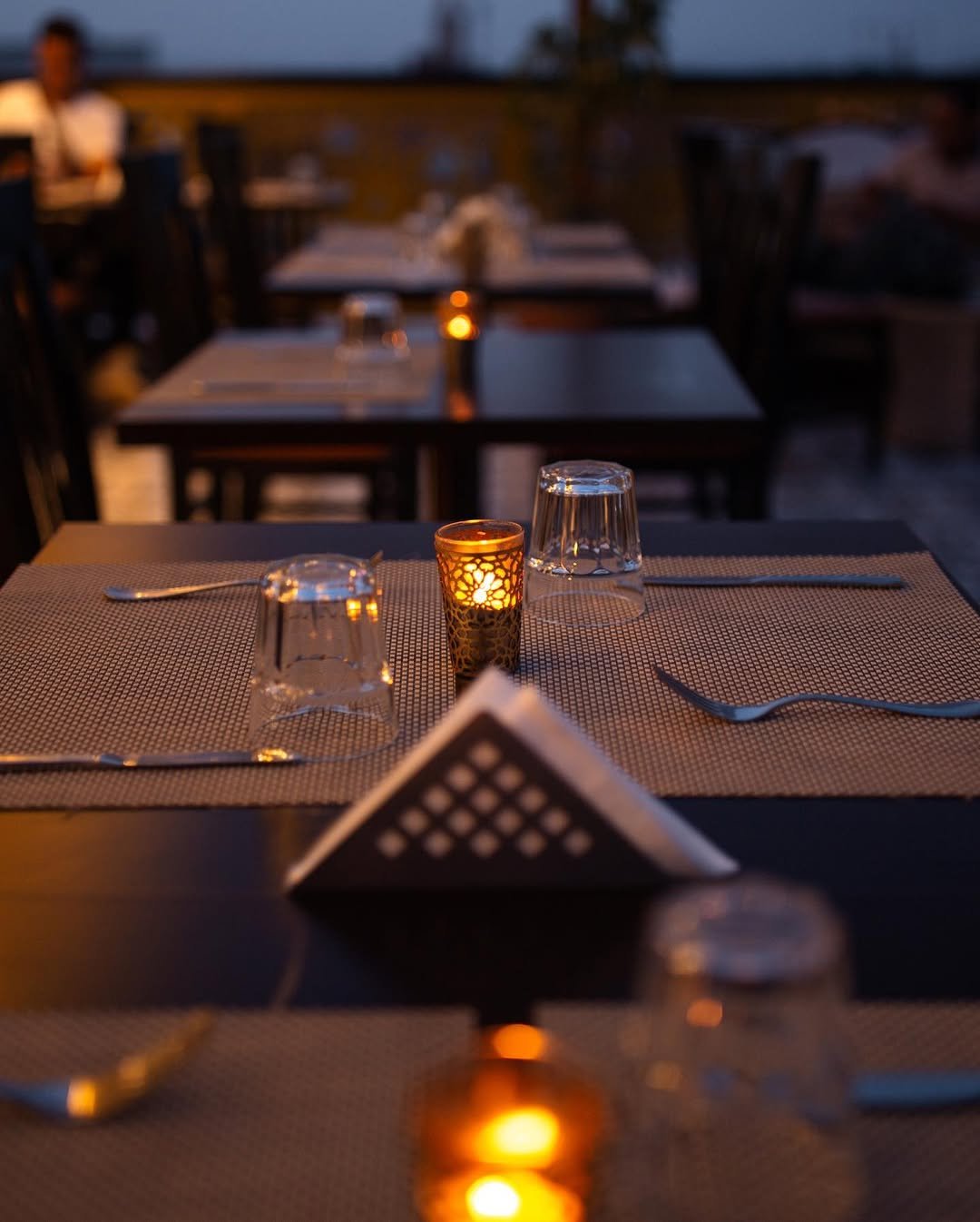 Tous les soirs, le restaurant 'Mythe' allume ses bougies de table pour vous accueillir dans une atmosphère chaleureuse et détendue. Nous vous invitons alors à venir profiter d'une sympathique soirée d'expérien (1)